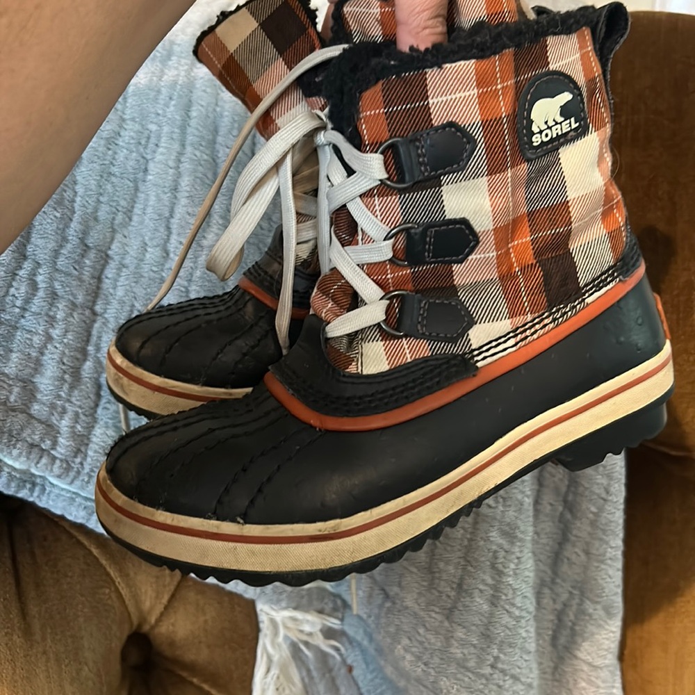Sorel kid boot size 2